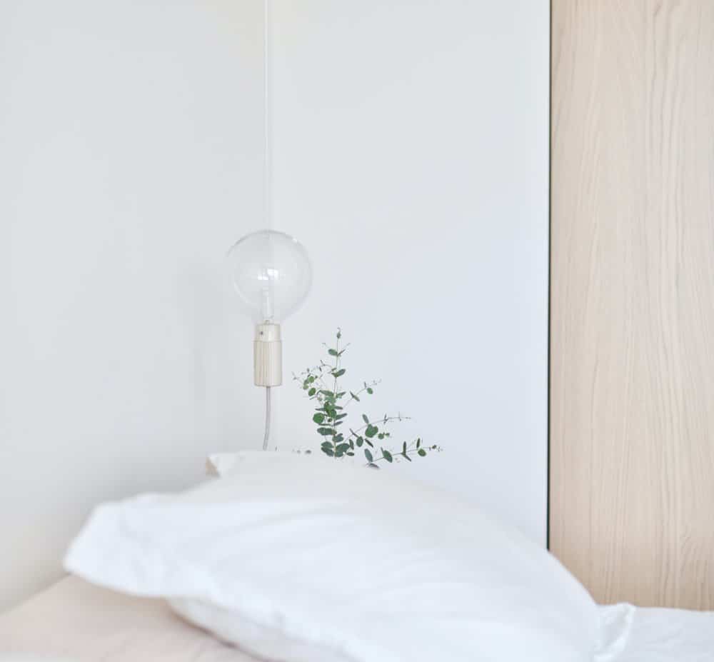 minimalist bedroom lamps