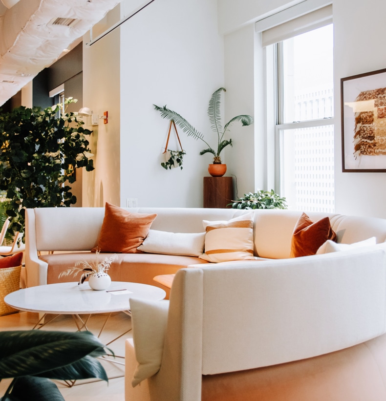 colors that match peach white