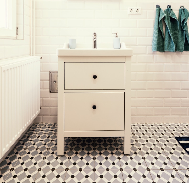 minimalist boho bathroom patterned tiles