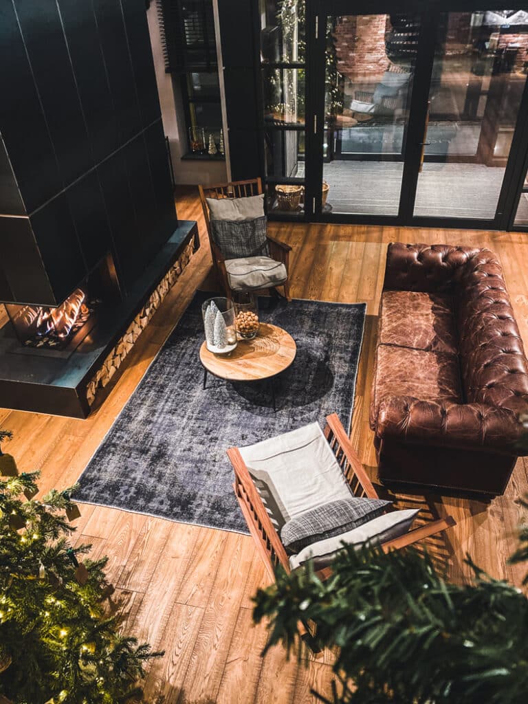 colors that go well with black, brown