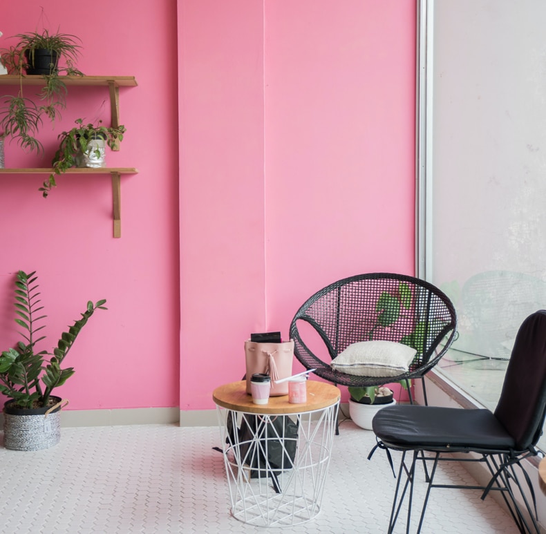 colors that go well with black, pink