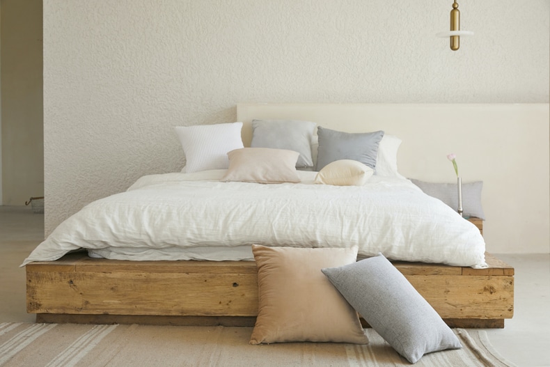 minimalist black and white boho bedroom with white wall
