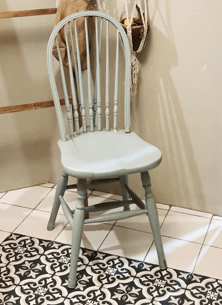 bow back dining chair