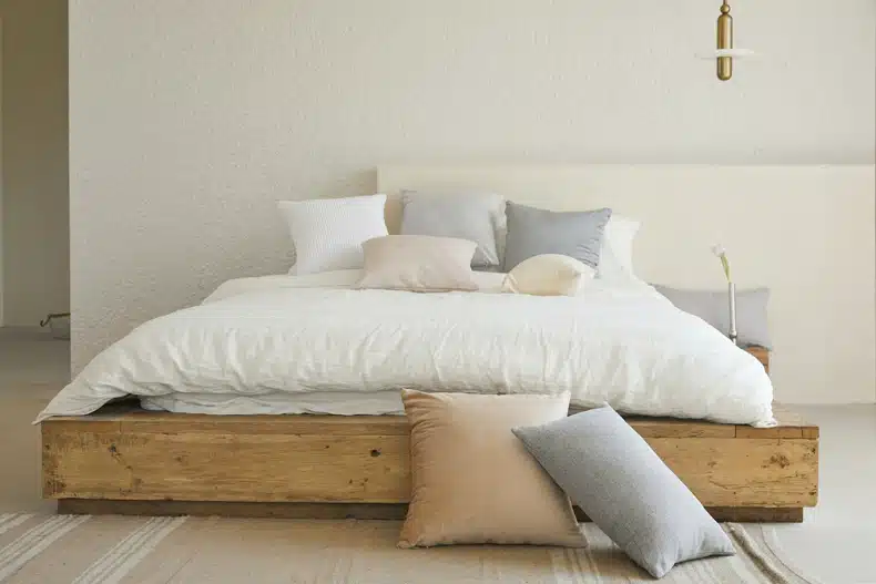 minimalist bed furniture with clear lines and japandi styple