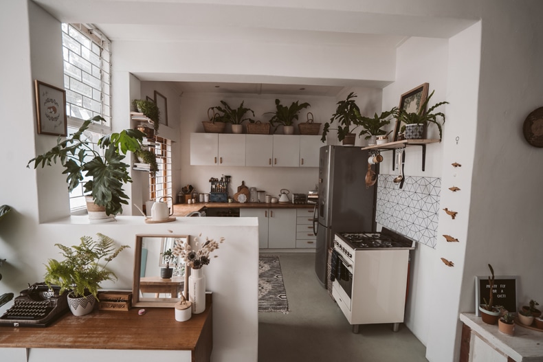 minimalist and modern bohemian kitchen decor
