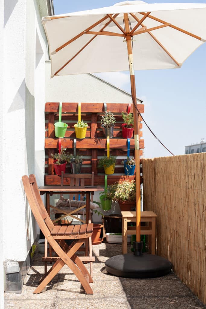 small balcony  privacy wall
