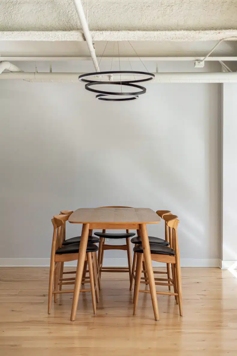 how high to hang a chandelier over a dining table