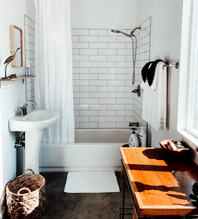 bathroom shower contrasting floor and wall tiles 