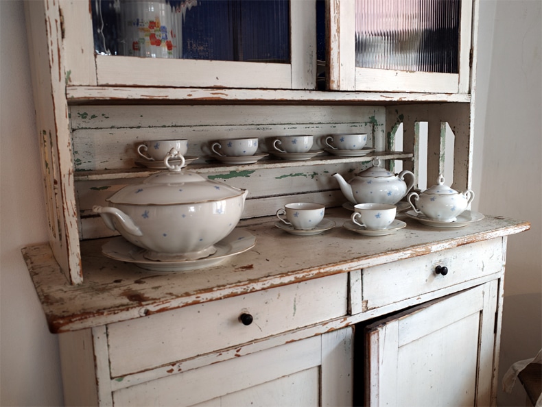 assessing your vintage kitchen cabinet
