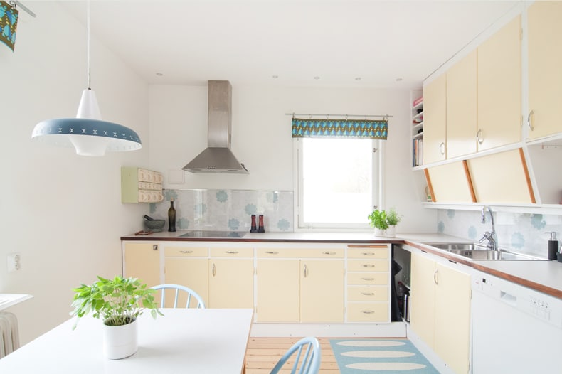 minimalist retro 1950s kitchen