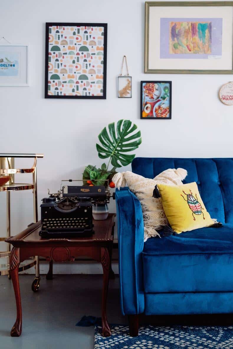 Tips for adding color and texture to neutral rooms