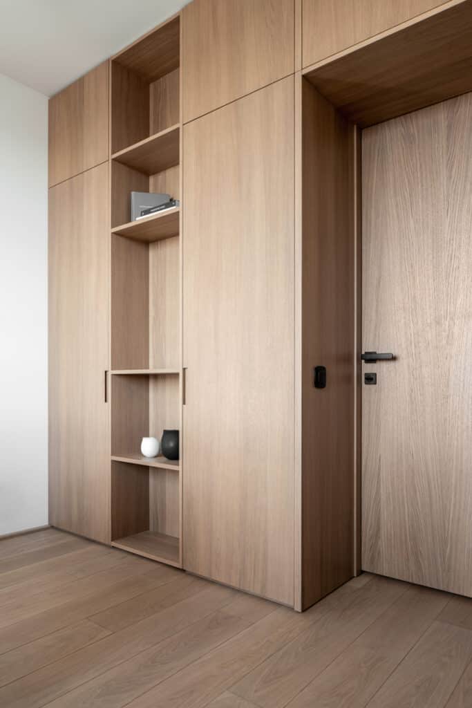 A wooden-themed room in the Zaricnyy Apartment By Kouple.