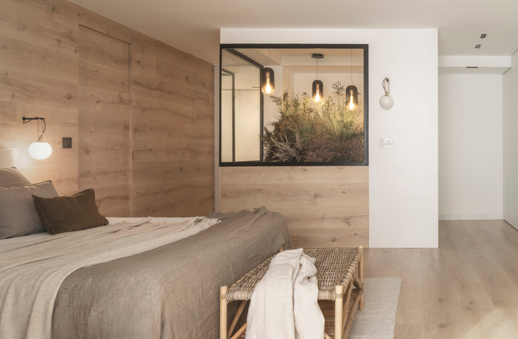 Citric House, with wooden walls and a bed, designed by Susanna Cots Interior Design.